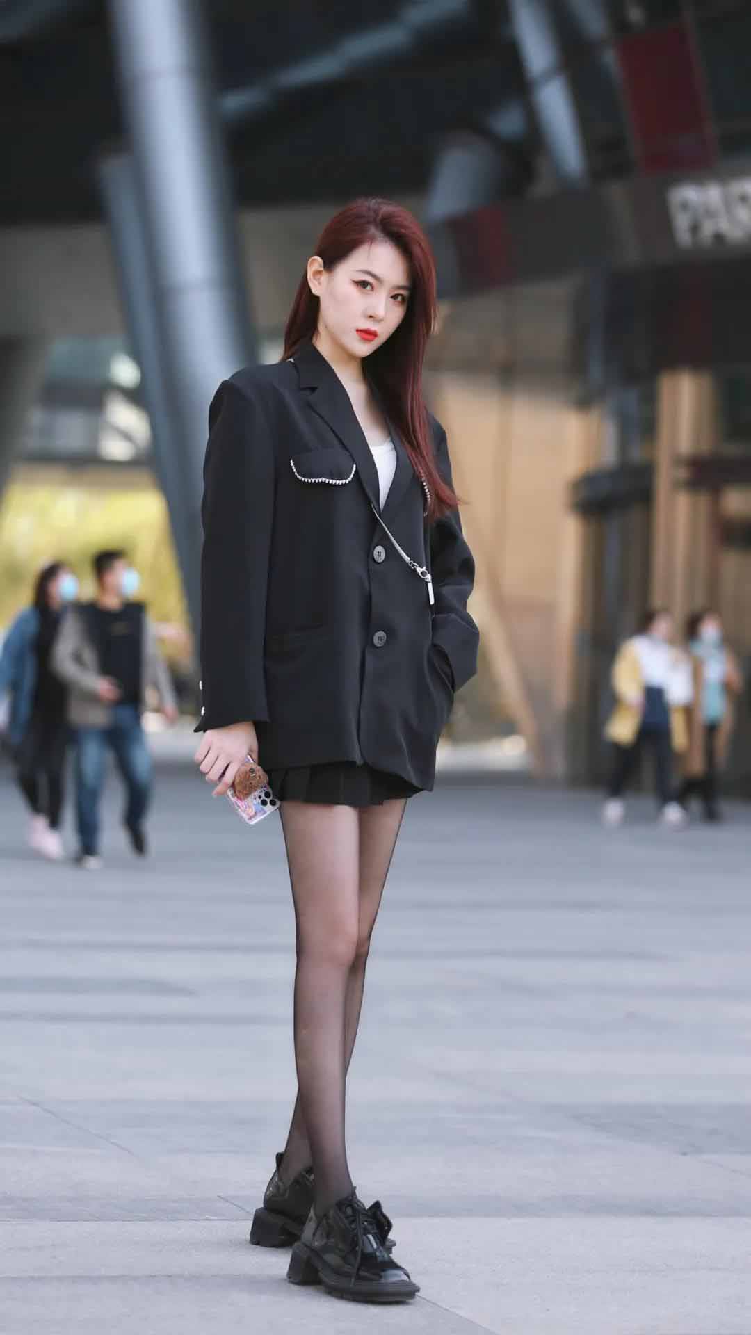 街拍|穿什么才能不辜负这几天最舒服的天气(图1)