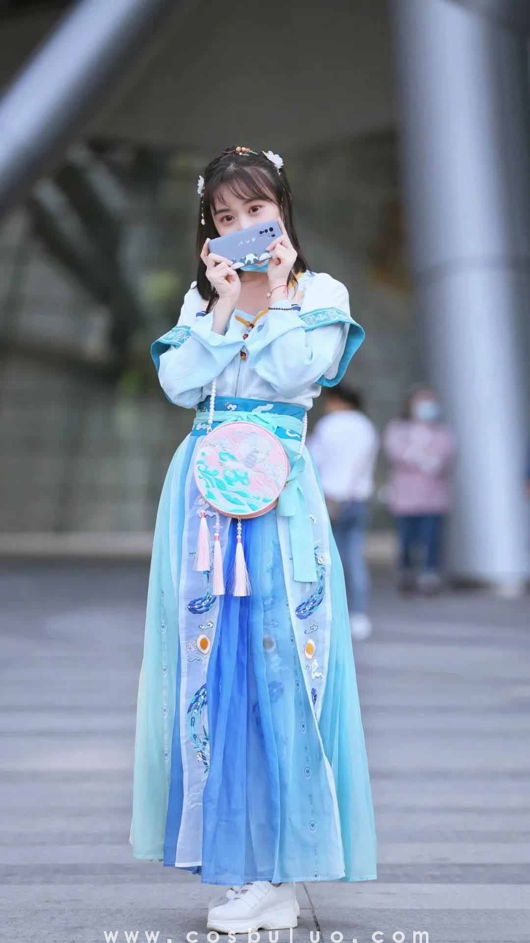 街拍今天拍到的小仙女，都是从古代穿越而来的(图1)