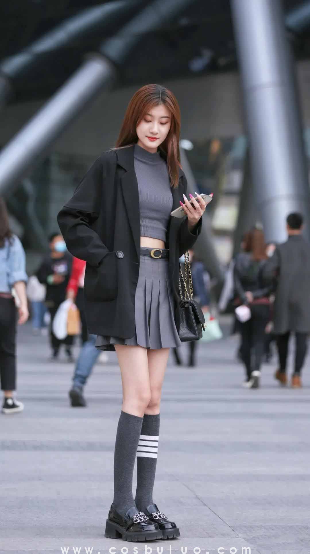 街拍|牛年第一推 从西装到短裙 美就完事了(图1)