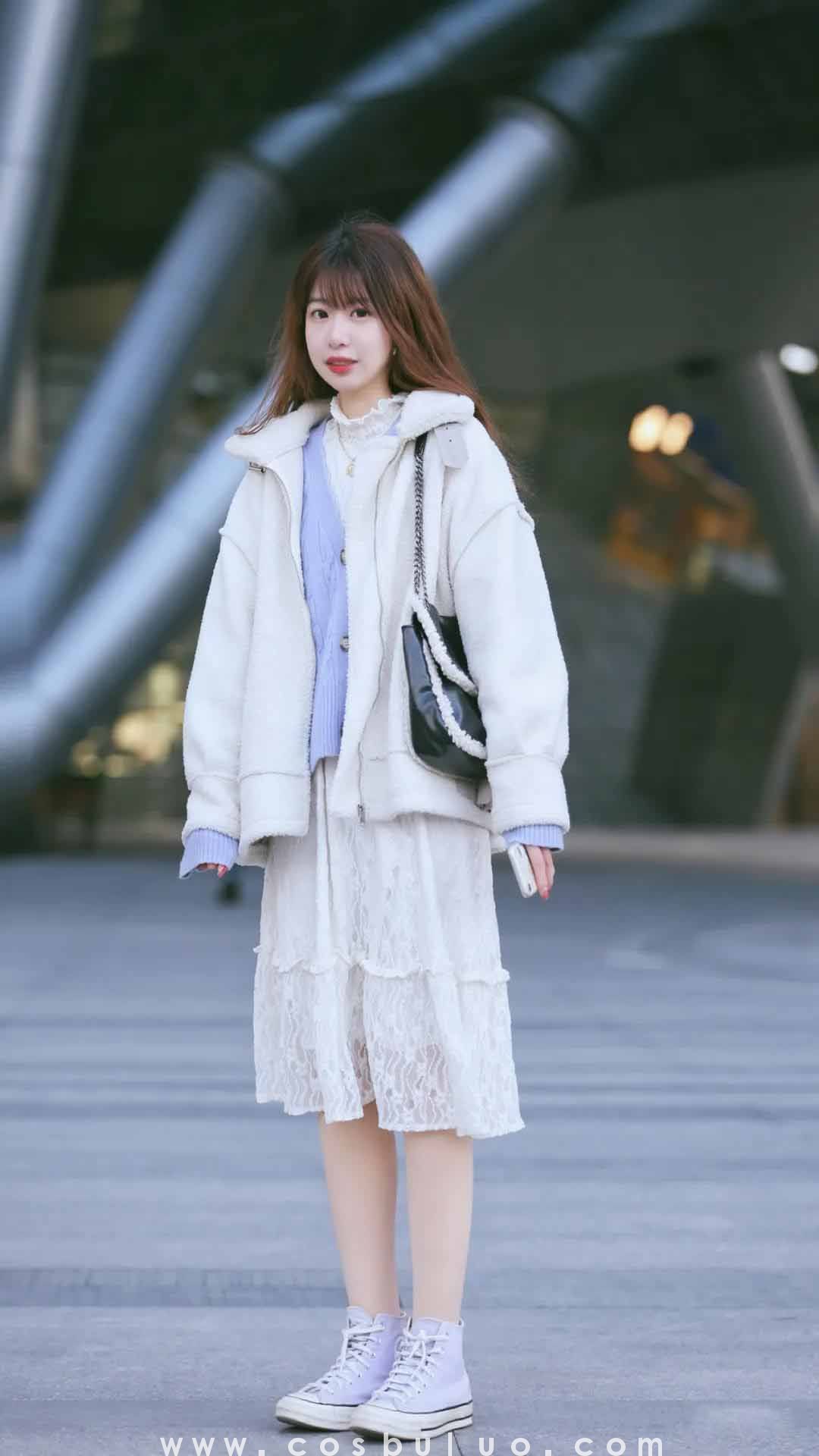 街拍|羽绒服和毛绒外套随意切换 这样的一周有点意思(图7)
