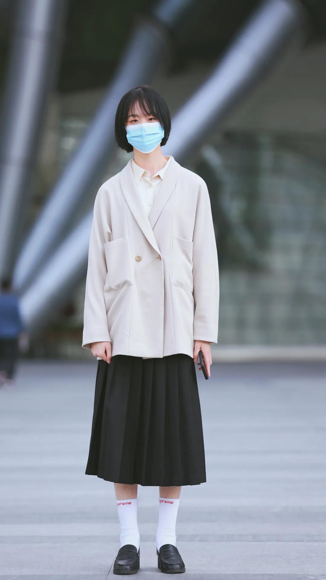 街拍|一年四季的衣服都能穿 也是件幸福的事儿(图9)