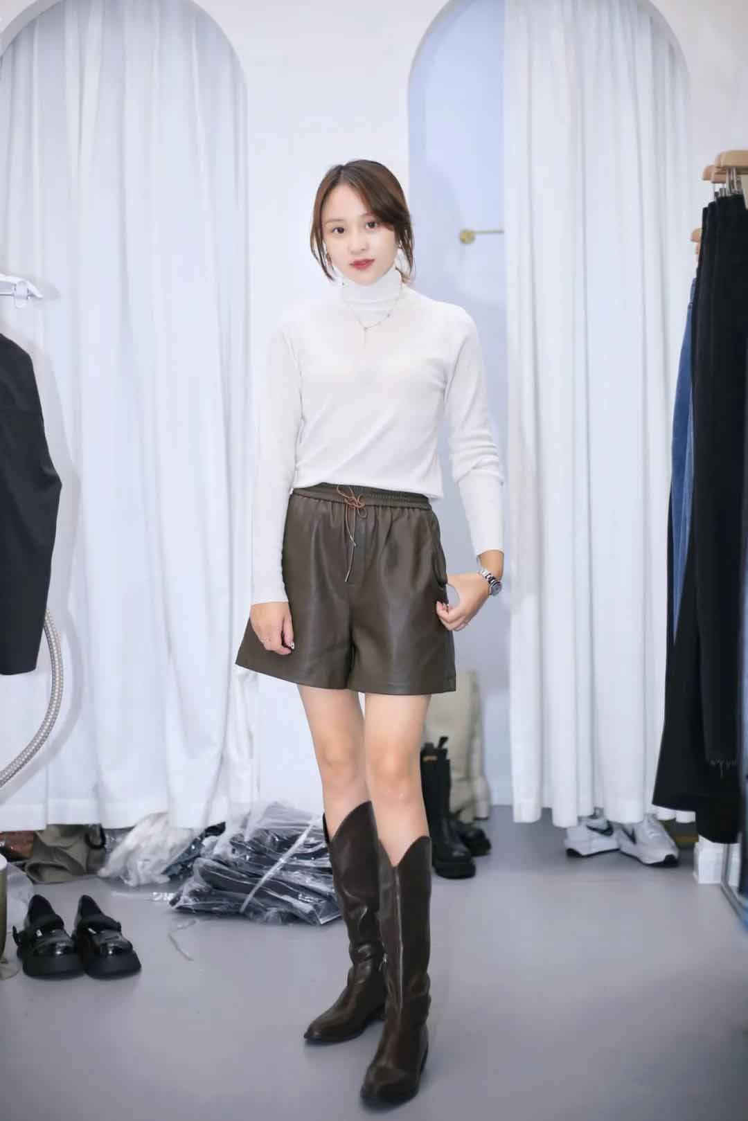 街拍|师东路美女店主 不止貌美如花 也会赚钱养家(图1)