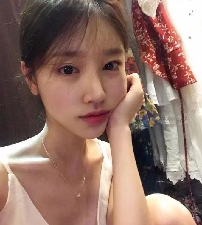 芜湖电梯女战神事件辟谣，网传4分43秒视频其实是个假瓜(图1)
