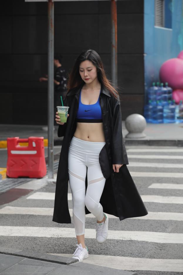 【街拍】骑摩拜的俏丽小姐姐【591P-5.32G】(图2)