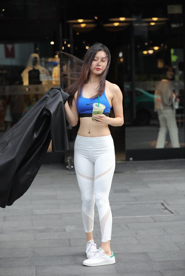 【街拍】骑摩拜的俏丽小姐姐【591P-5.32G】(图3)