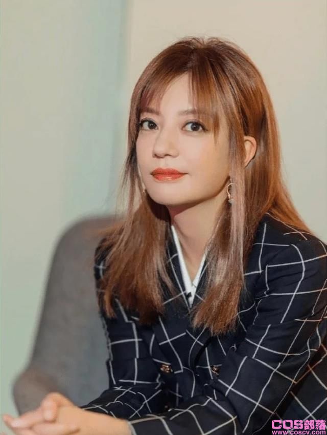 赵薇被全网封杀后，男导演喊话李连杰：赶紧跑吧，下一个月塌房的很可能是你(图1)