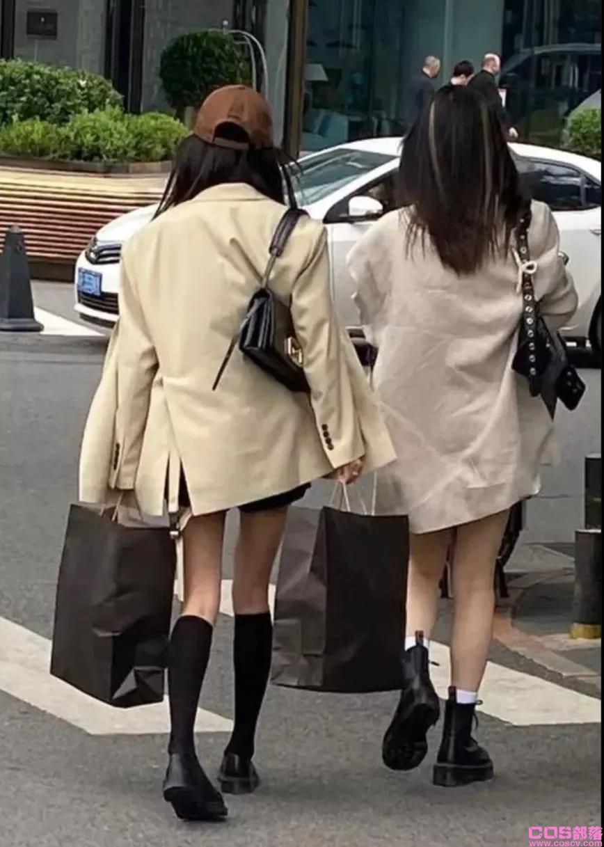 杨幂最爱的小腿袜撩炸了！时髦显瘦，随便搭都好看哭！(图10)