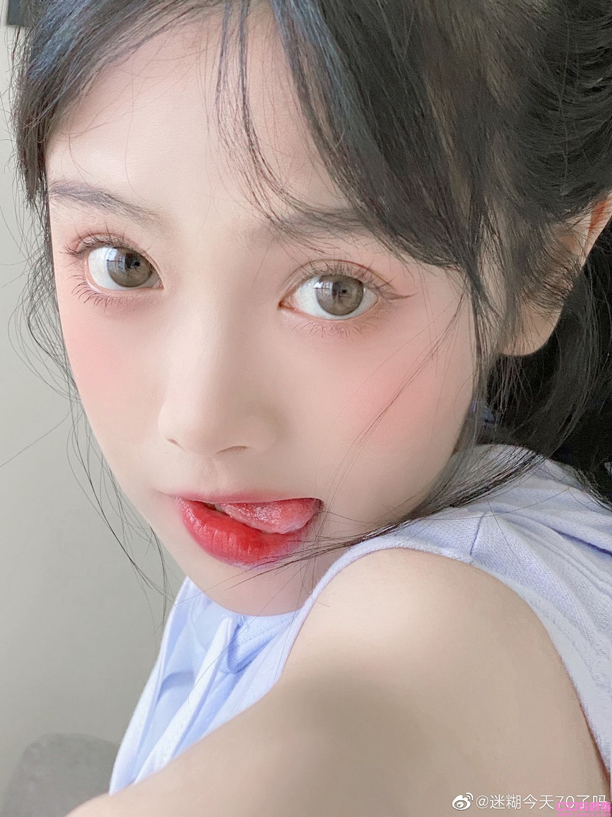 学妹感十足！微博清新美少女《迷糊今天70了吗》笑容里有超萌小虎牙！(图18)