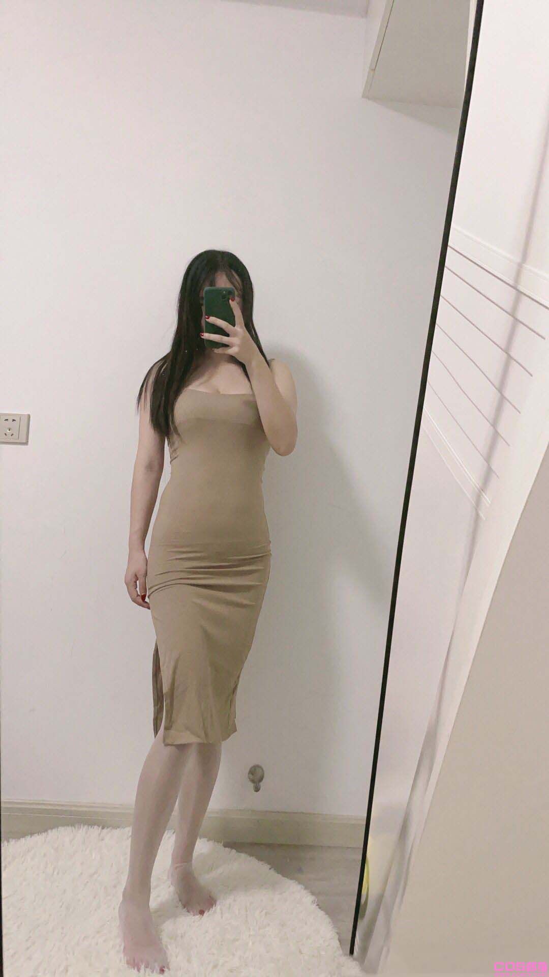 卡其色吊带裙很修身(图2)