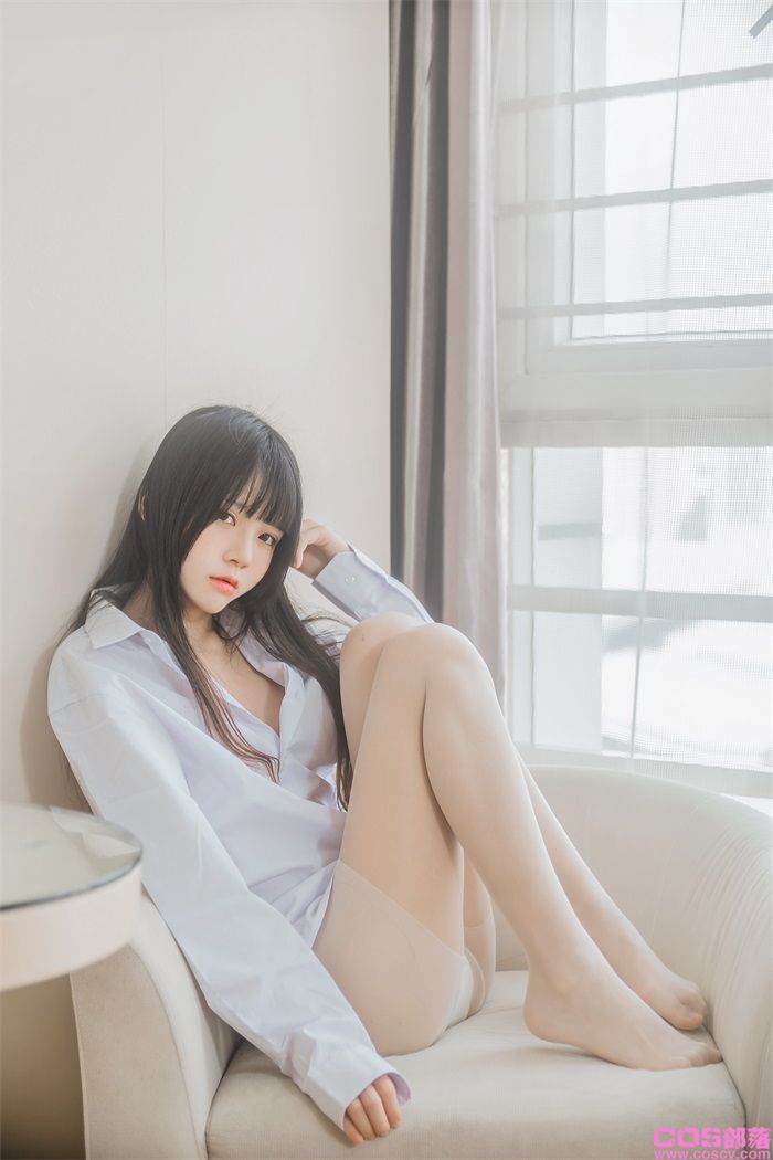 罗利风COS 桜桃喵 – 白衬衫长发【49P/409MB】(图1)