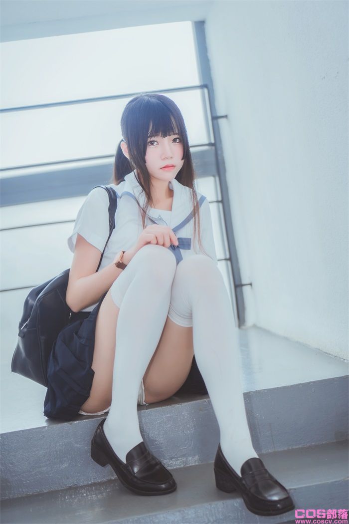 罗利风COS 桜桃喵 – 蓝白水手服【39P/290MB】(图1)