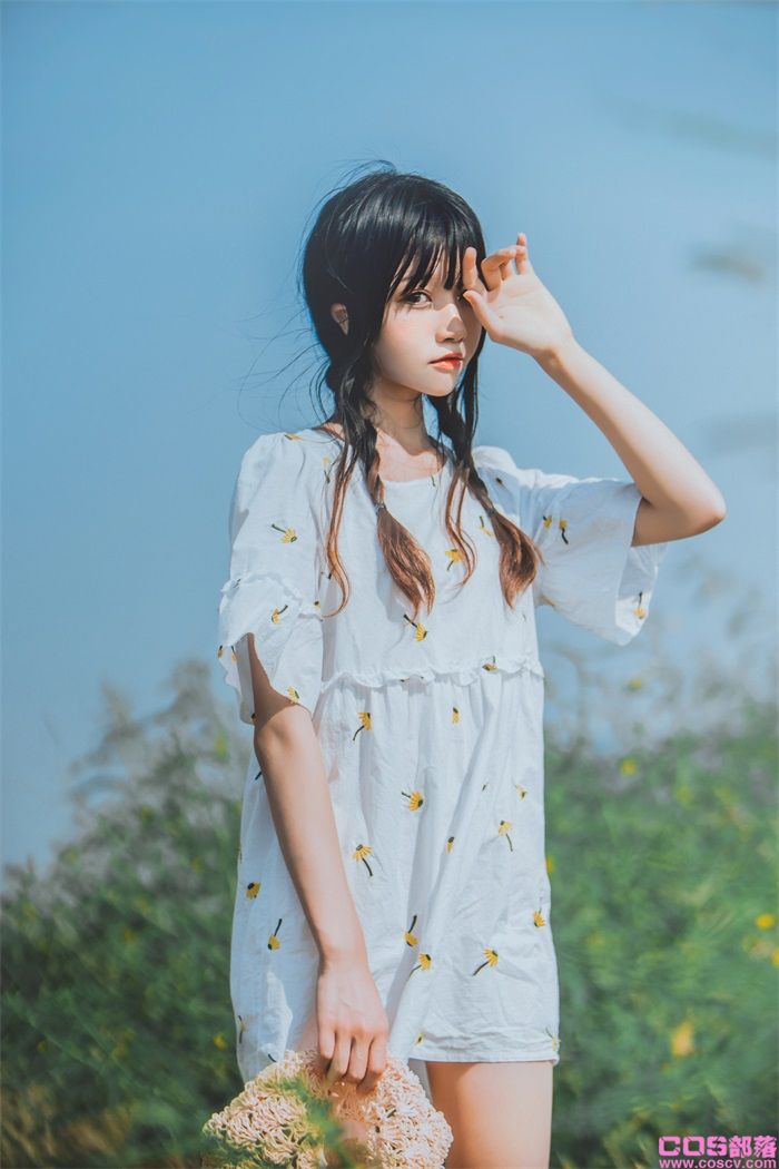 罗利风COS 桜桃喵 - 田野【29P/289MB】(图1)