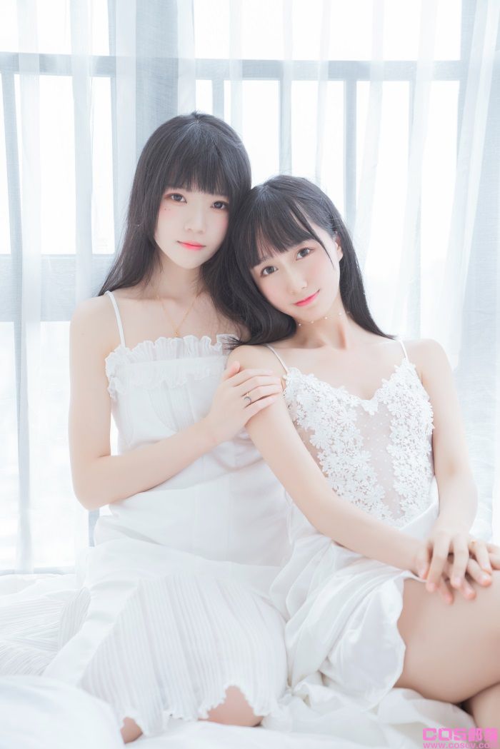 人气Coser@桜桃喵&木绵绵 - 朝(白裙×白裙)【58P/724MB】(图1)