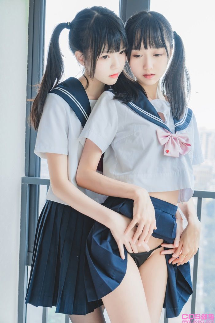 人气Coser@桜桃喵&木绵绵 - 她(制服×制服)【37P/718MB】(图1)