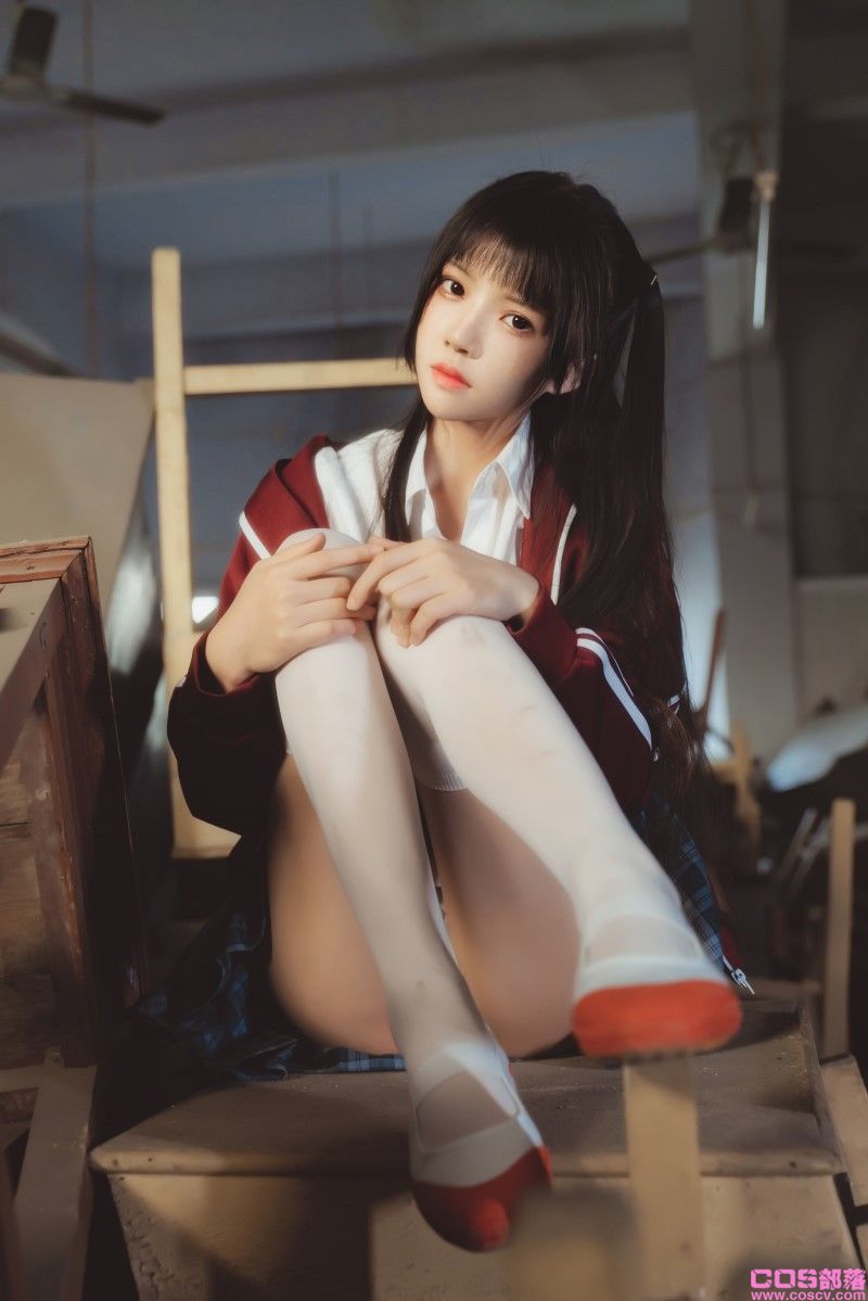 人气Coser@桜桃喵-废弃教室【38P/717MB】(图1)