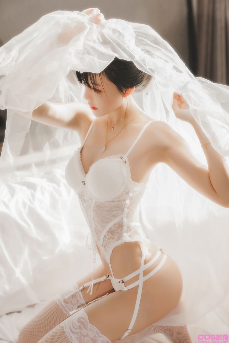 人气Coser@桜桃喵 白纱糖02【35P/582MB】(图1)
