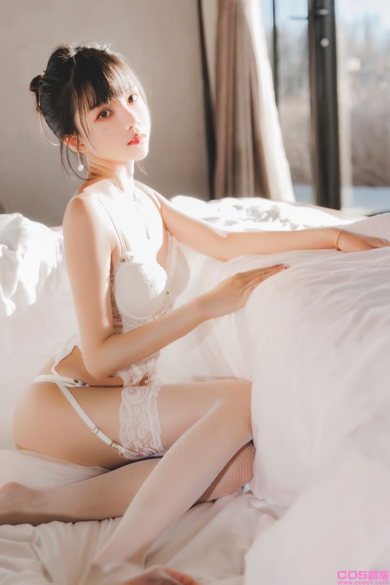 人气Coser@桜桃喵 白纱糖02【35P/582MB】(图2)
