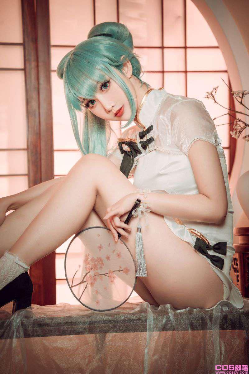 人气动漫Coser@面饼仙儿 初音旗袍【28P/514MB】(图1)