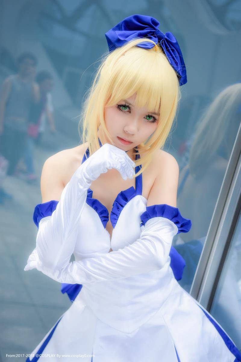 漫展场照清纯美女Saber蓝百合白金xCosplay图片(图1)