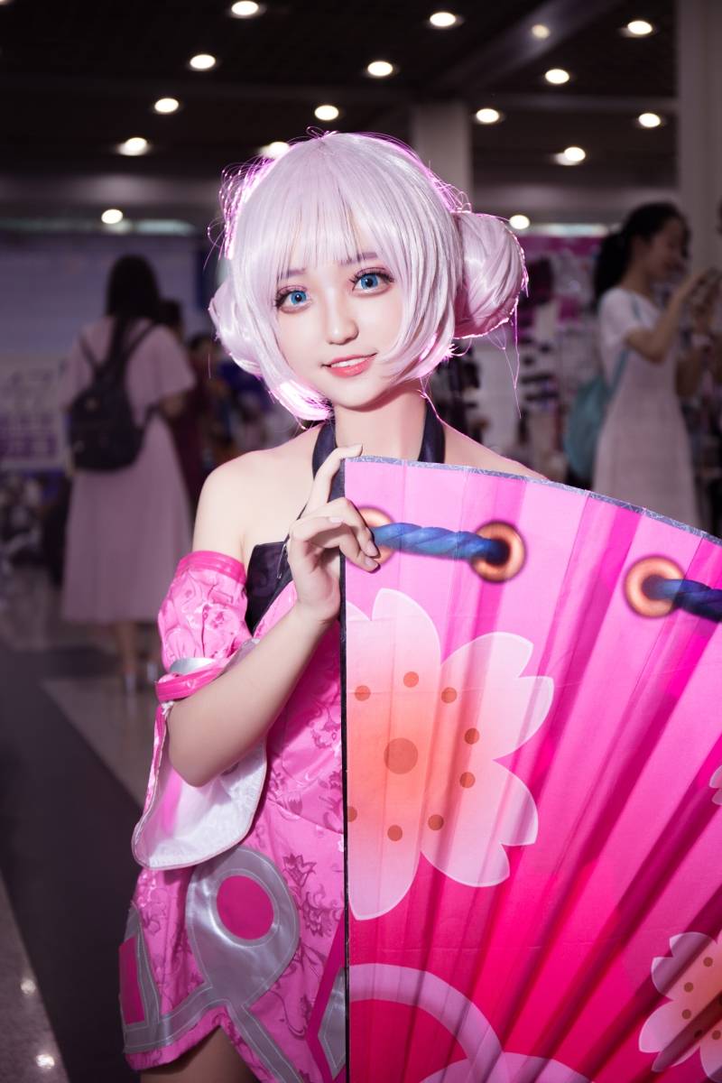 漫展萌妹子Cosplay王者荣耀女英雄小乔萝莉(图1)