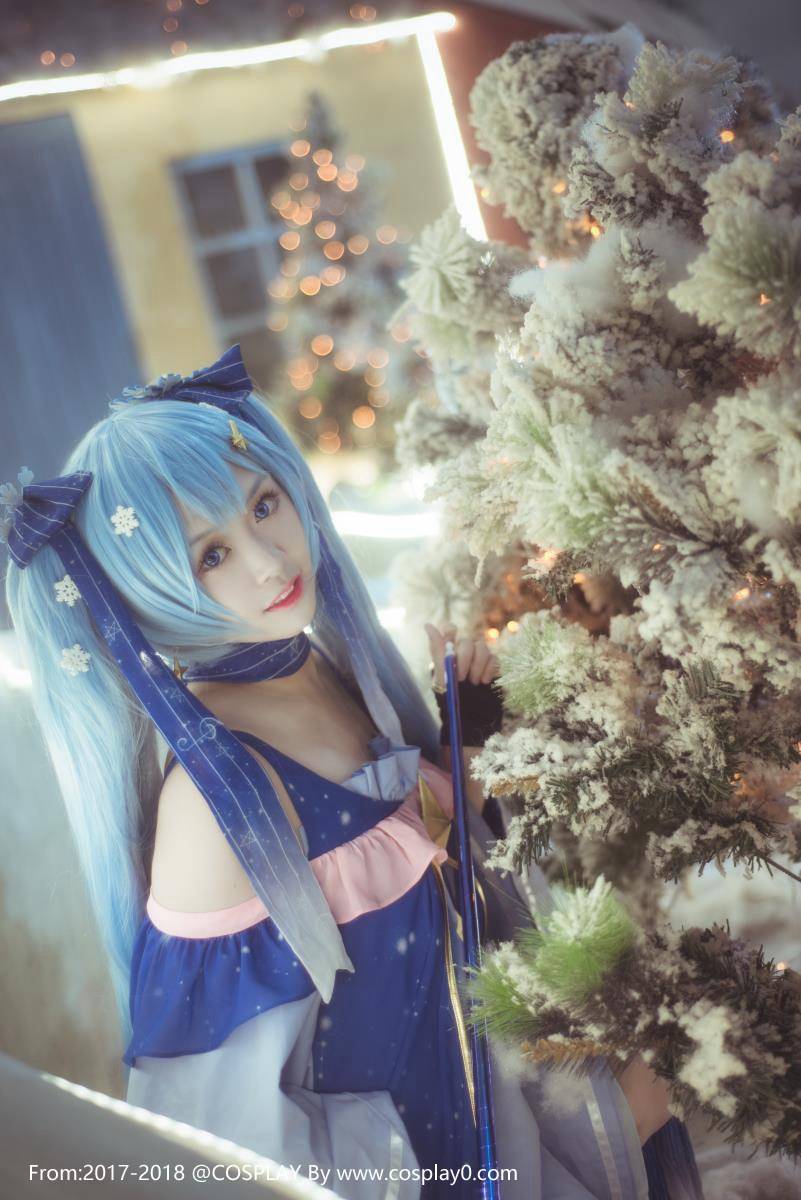 汐颜玲Cosplay初音未来雪初音同人萝莉(图4)