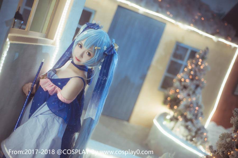 汐颜玲Cosplay初音未来雪初音同人萝莉(图7)