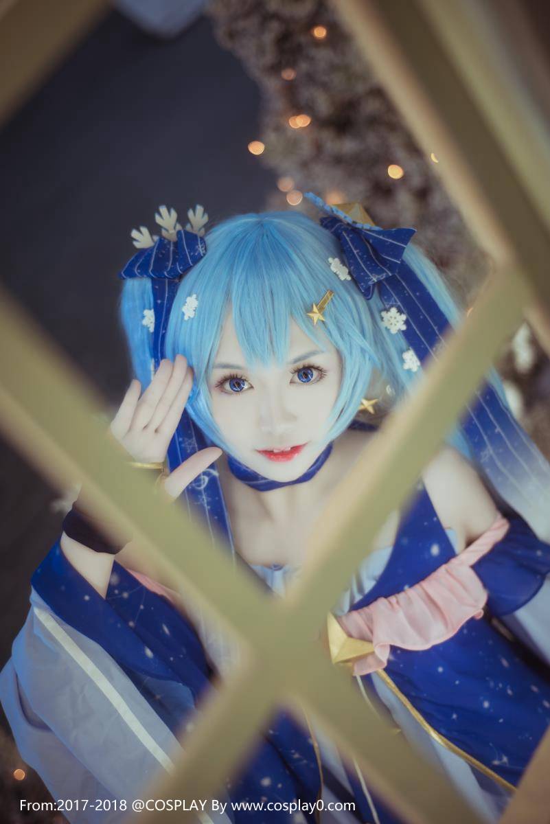 汐颜玲Cosplay初音未来雪初音同人萝莉(图1)