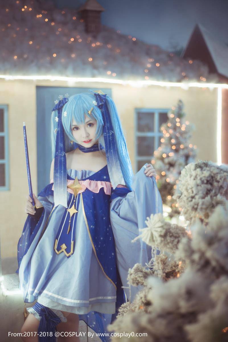 汐颜玲Cosplay初音未来雪初音同人萝莉(图5)