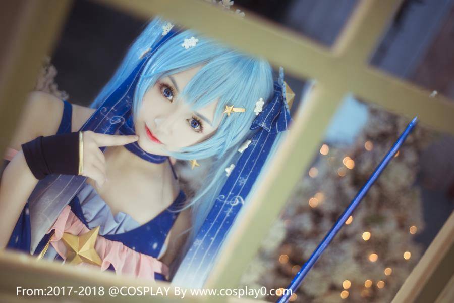 汐颜玲Cosplay初音未来雪初音同人萝莉(图9)