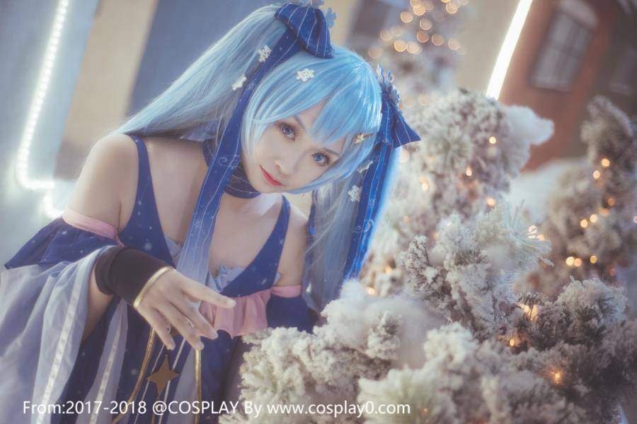 汐颜玲Cosplay初音未来雪初音同人萝莉(图10)
