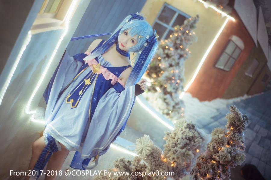 汐颜玲Cosplay初音未来雪初音同人萝莉(图11)