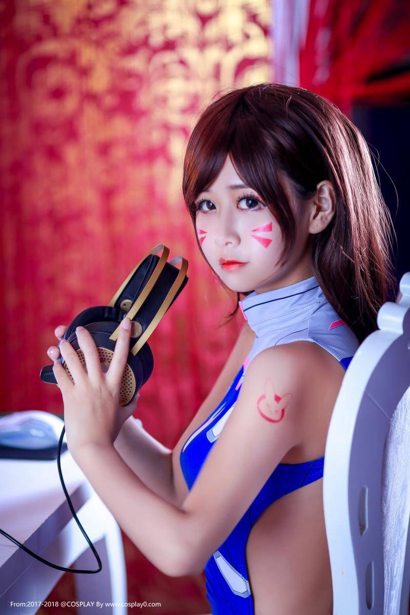 半次元萌芽儿守望先锋D.va同人本子Cos(图1)