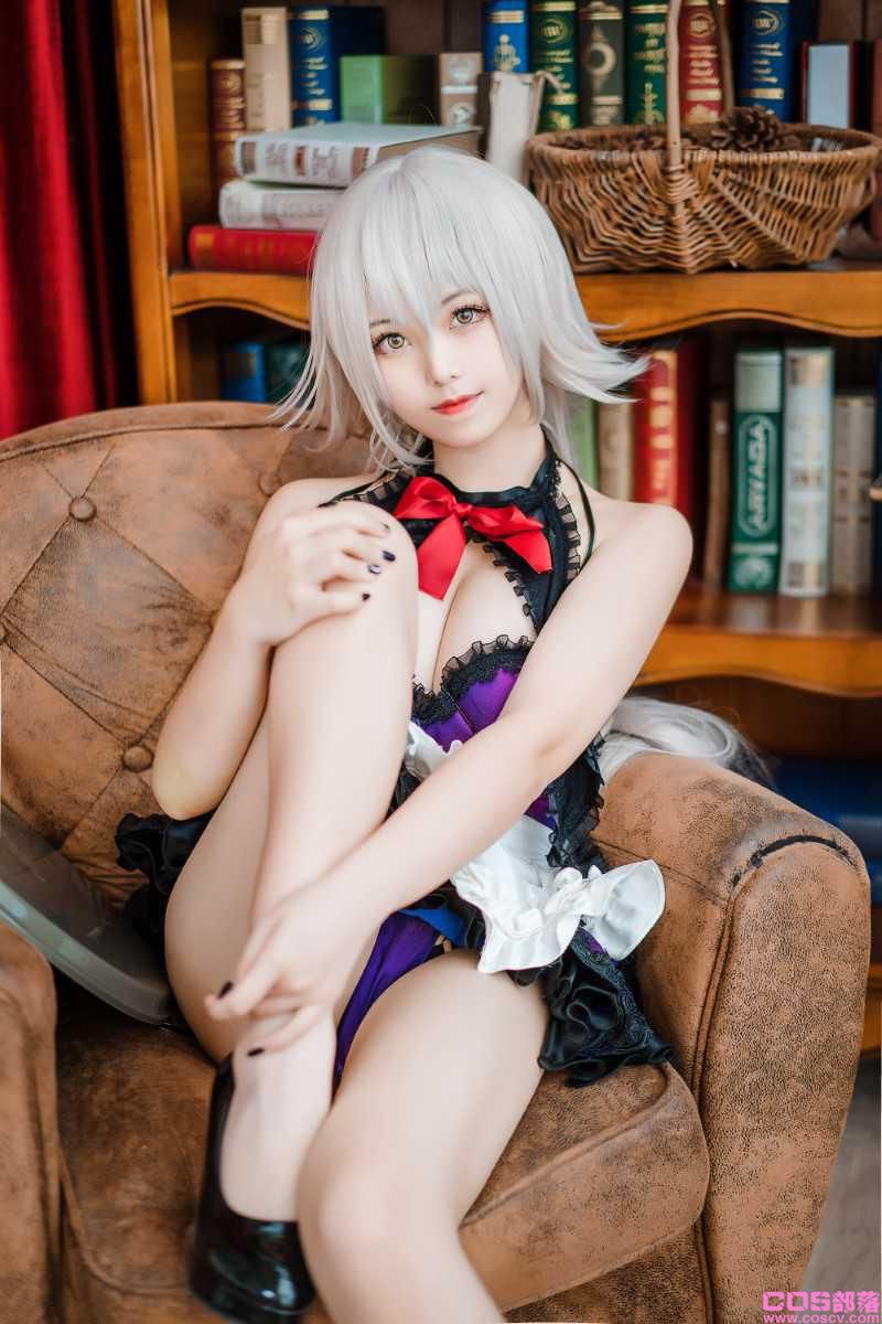 知名动漫博主@蜜汁猫裘 贞德女仆【40P/438MB】(图2)