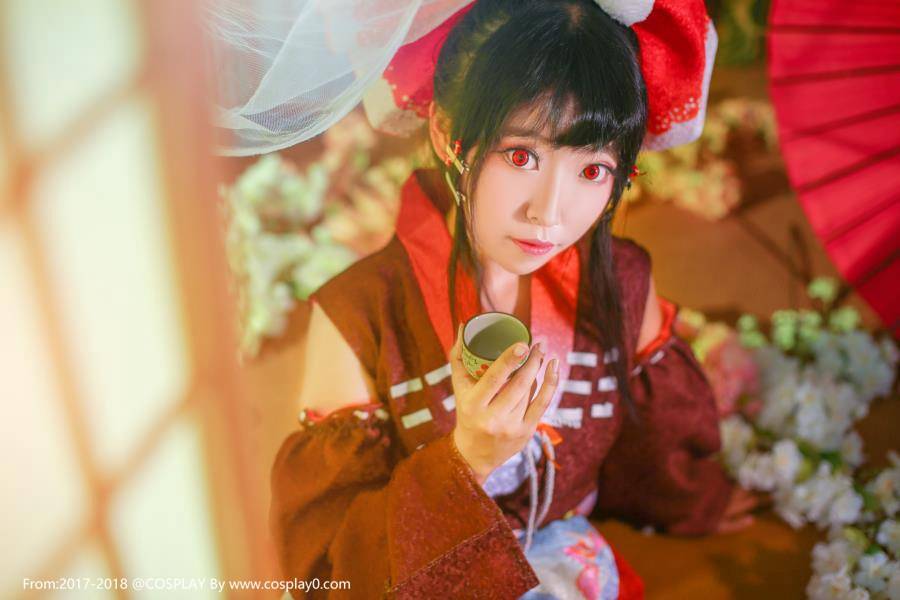 东方Project博丽灵梦萌妹子古风Cosplay(图3)