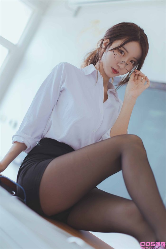 微博红人动漫Coser@-黑川-教师【97P/489MB】(图1)