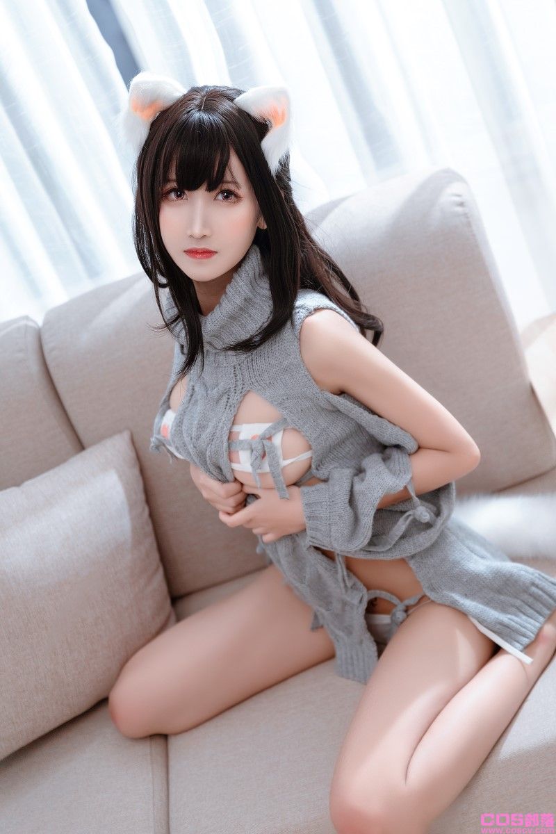 知名动漫博主@三度_69 露背毛衣【36P/2V/510MB】(图1)