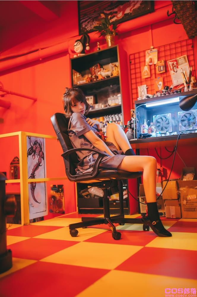网紅妹纸@疯猫ss - 暗黑JK【16P/220MB】(图2)
