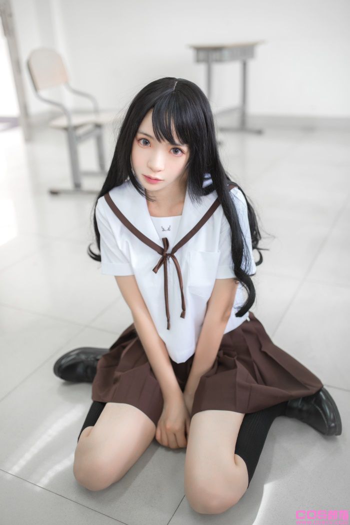 网紅Coser@疯猫ss -棕裙【22P/30MB】(图3)
