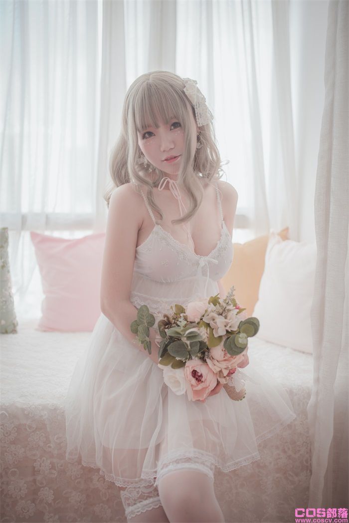 Coser女神@Yoko宅夏Cos - 白色丝质连衣裙【26P/161MB】(图2)