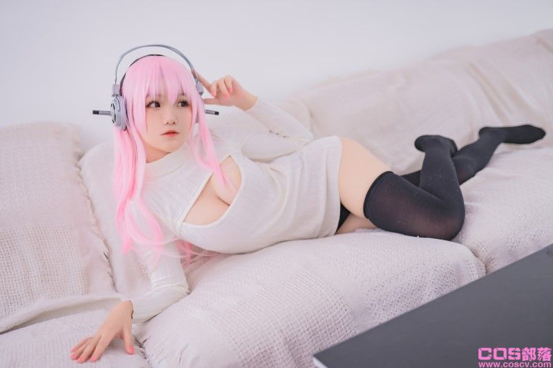 网紅Coser@Yoko宅夏 索尼子本毛衣【18P/131MB】(图4)