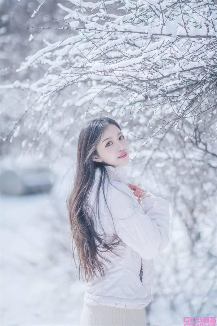 人气动漫Coser@Shika小鹿鹿 雪景【28P/154MB】(图2)