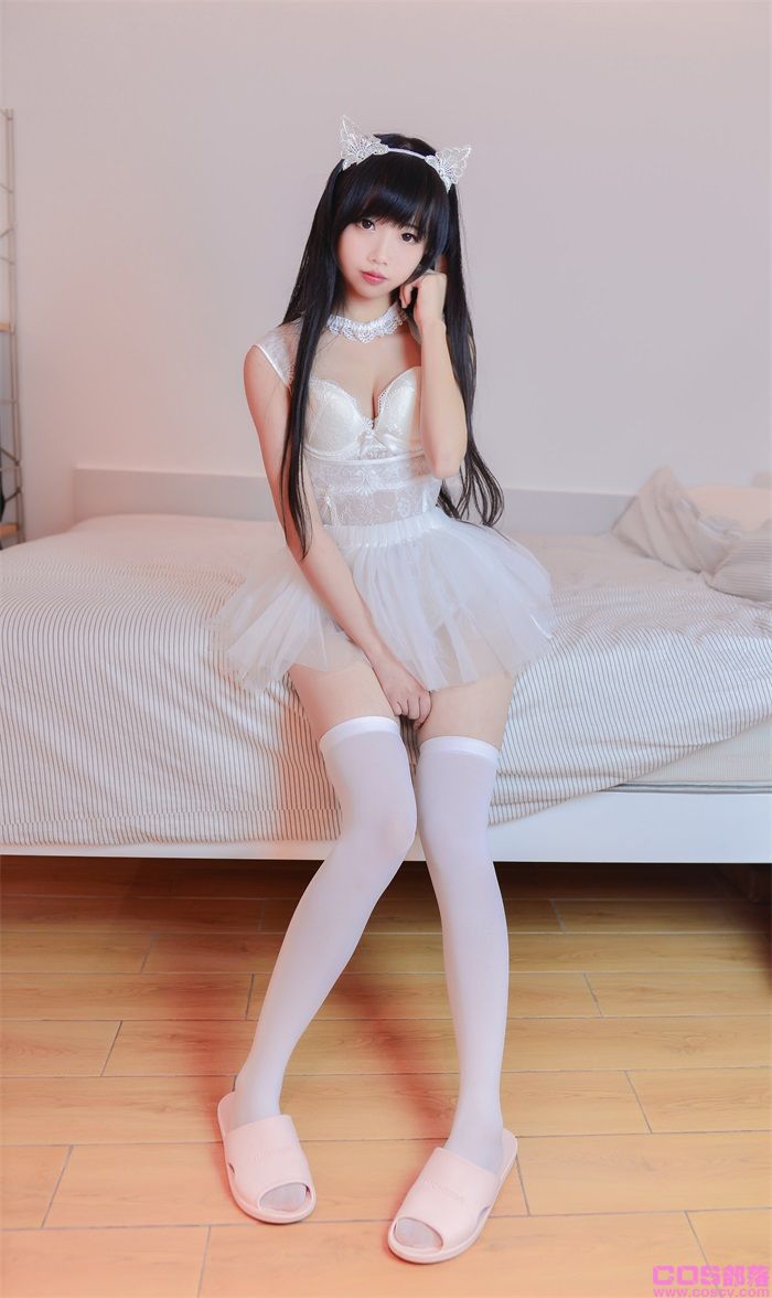 网紅Cos小姐姐@雪琪 - 猫系少女白猫【31P/158MB】(图1)