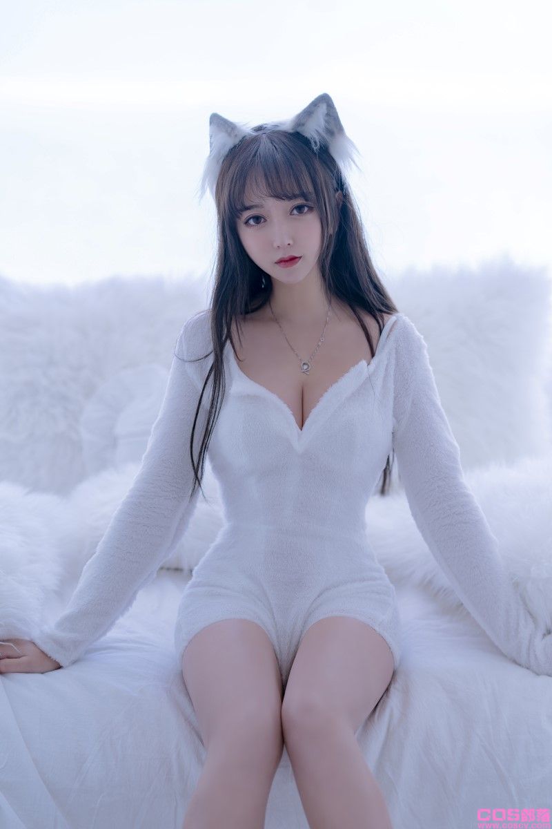 微博妹纸@过期米线线喵 - 小白狼【56P/76MB】(图2)