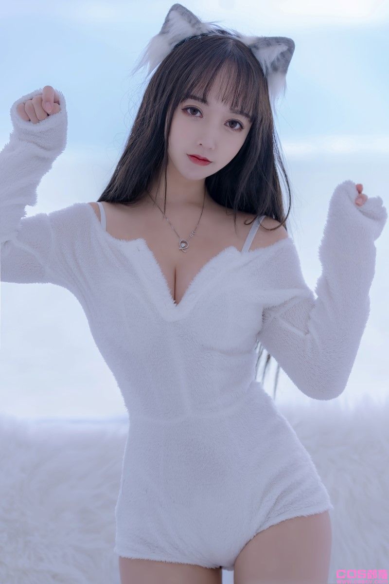 微博妹纸@过期米线线喵 - 小白狼【56P/76MB】(图3)