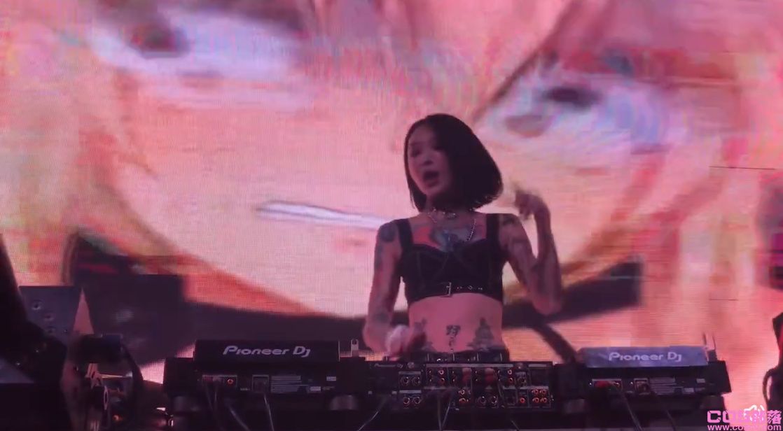如何看待“10万姐DJyoyo十万事件”引热议一事？(图1)