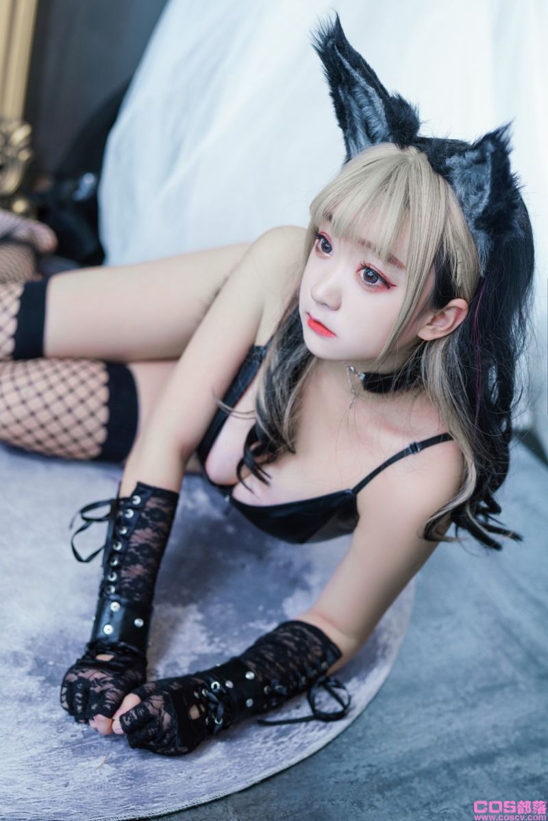 微博人气Coser@-桃夭葵- 皮衣小狼【45P/938MB】(图4)