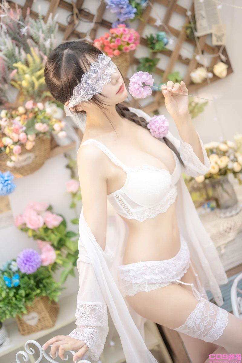 动漫博主@香草喵露露 白色花房【48P/2V/1.12G】(图3)