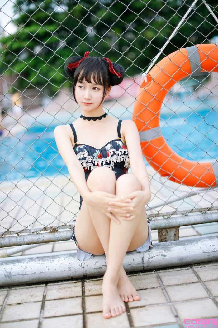 网紅Coser@木绵绵OwO - 草莓泳衣【40P/97.4MB】(图3)