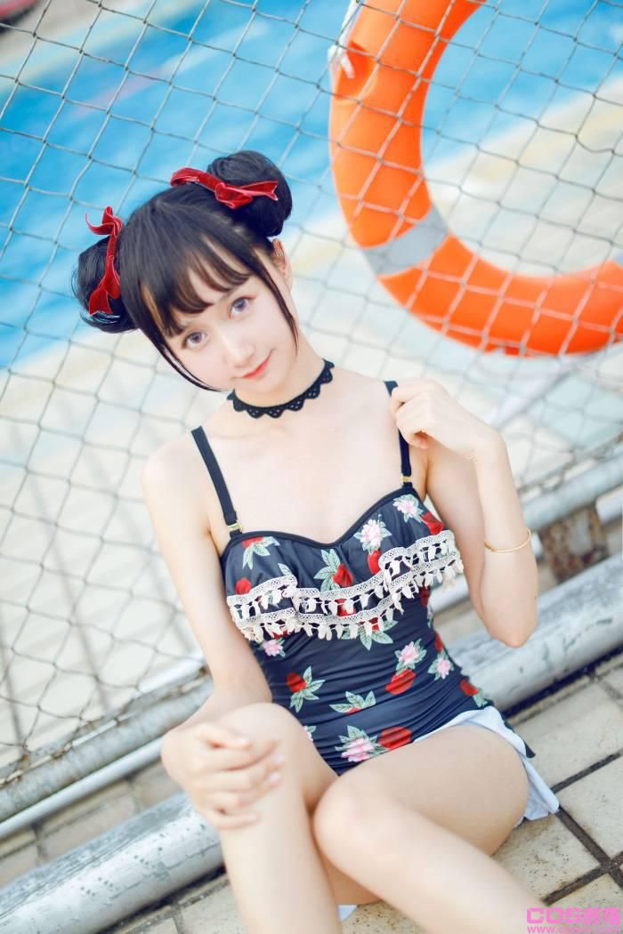网紅Coser@木绵绵OwO - 草莓泳衣【40P/97.4MB】(图1)