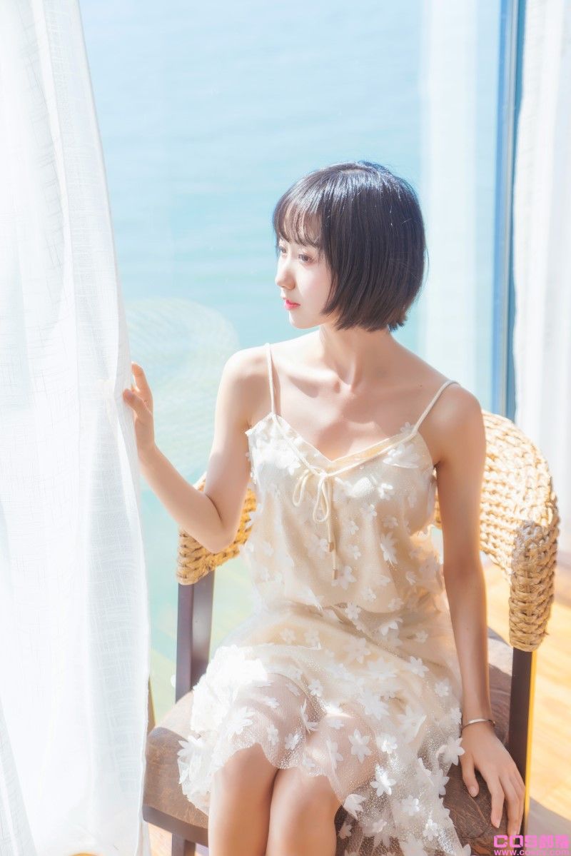 网紅Coser@木绵绵OwO 暖冬的海 米色裙子【22P/391MB】(图2)